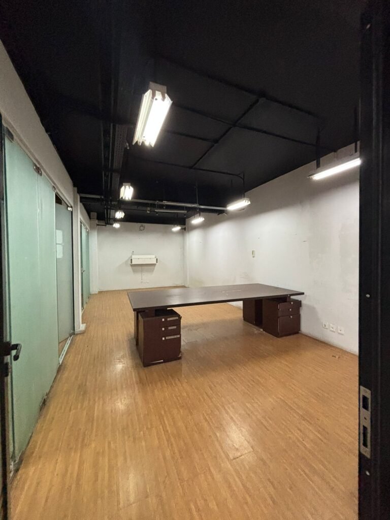 Gedung Komersial di Kebayoran Baru