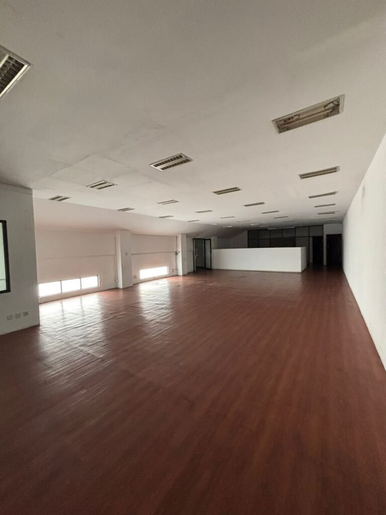 Gedung Komersial di Kebayoran Baru