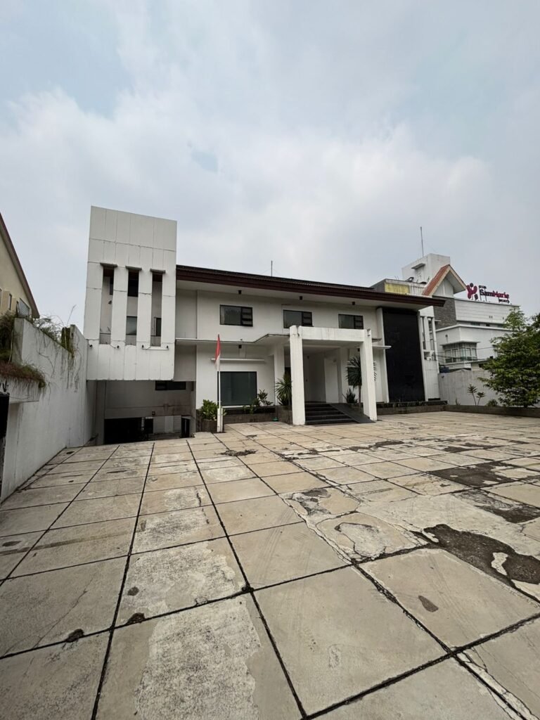 Gedung Komersial di Kebayoran Baru
